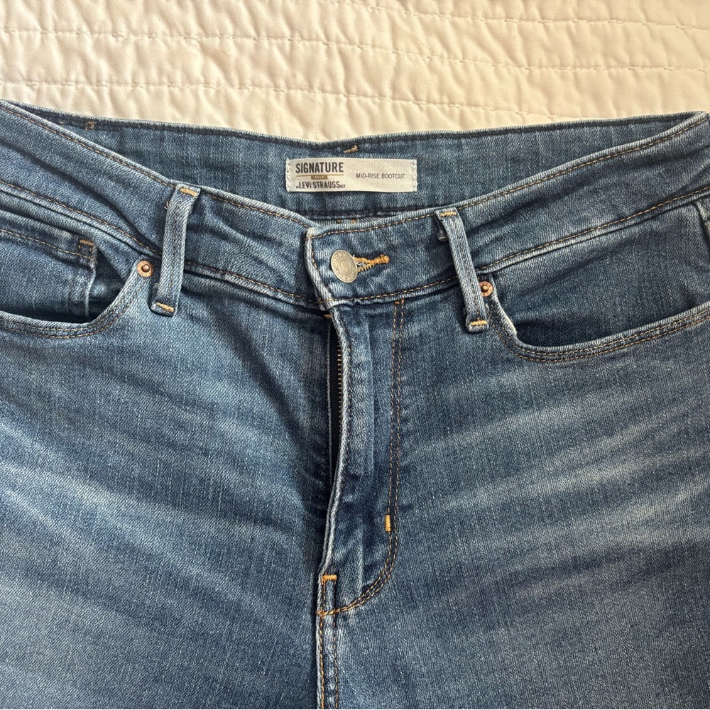 Women's Levi’s Signature Jeans - Picture 3 of 5
